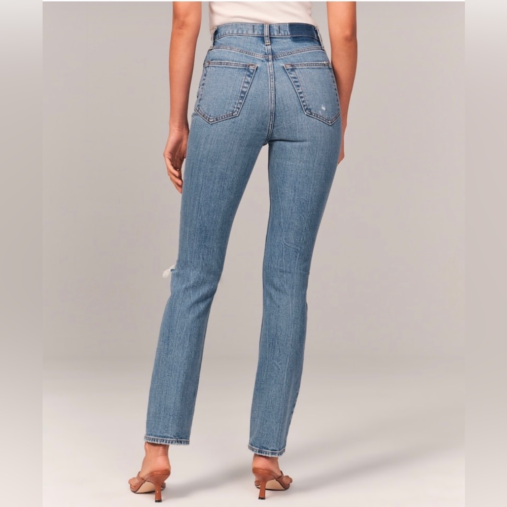 Size 31 Abercrombie 90s Straight Ultra High Rise